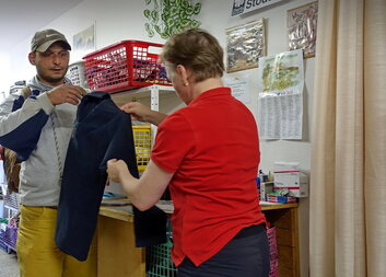 Uprostřed sídliště se starají o lidi v nouzi